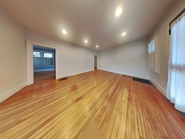 Foto del edificio - 1001 Caldwell Ave