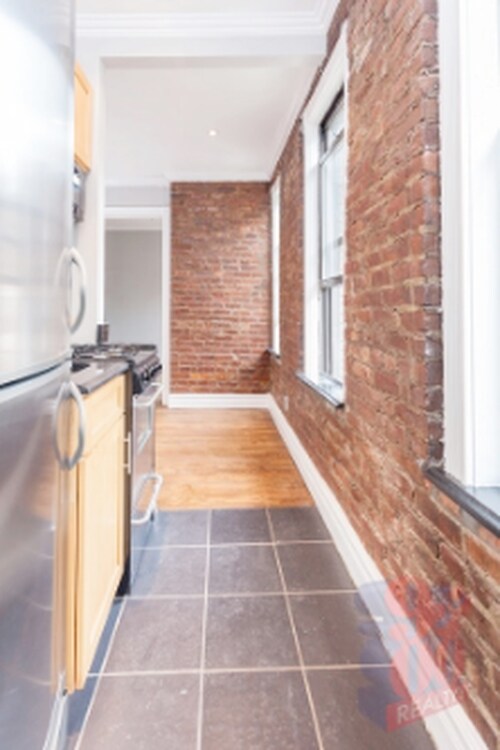 Foto del edificio - 418 E 13th St