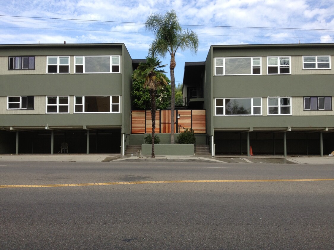 Primary Photo - 1765 S Robertson Blvd