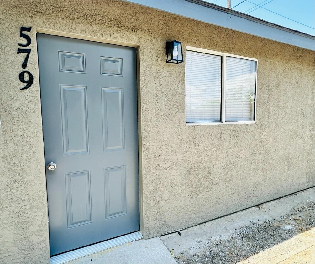 Primary Photo - 573 N Minaret Ave