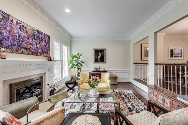 Foto del edificio - 5316 MacArthur Blvd NW