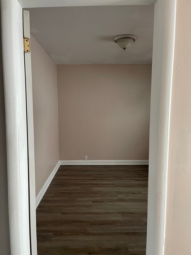 Building Photo - 45 Ontario Av