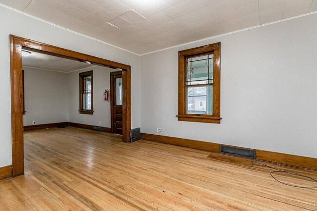 Foto del edificio - 719 E Bloomington St
