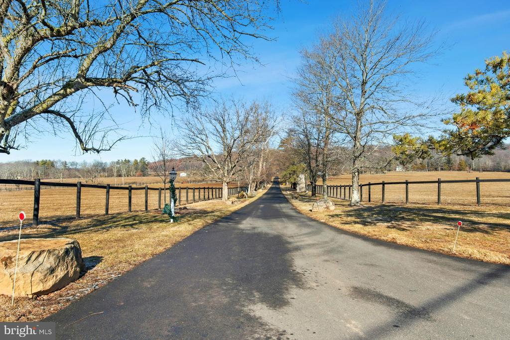 Foto principal - 3220 Windy Bush Rd