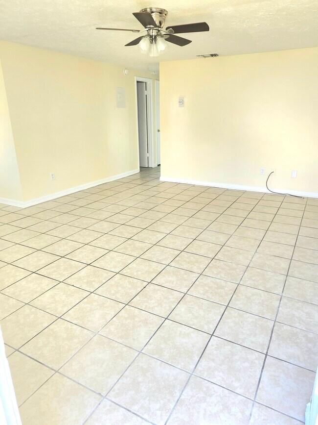 living room - 2701 beech st #a
