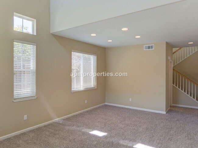 Building Photo - Lovely 4 Bedroom, 2.5 bath, Desirable Deerwood Highlands of San Ramon!