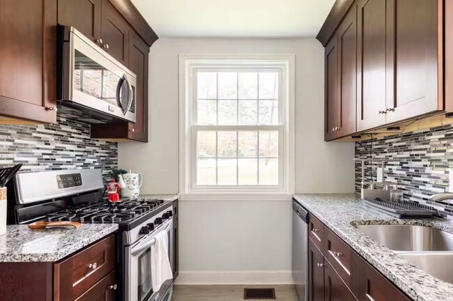 Building Photo - 1213 Carter Rd