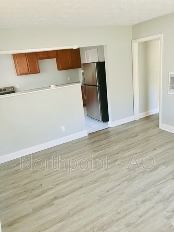 Building Photo - 7006 Miss Muffet Ln S