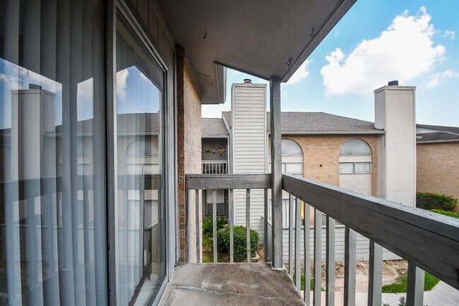 Building Photo - 260 El Dorado Blvd