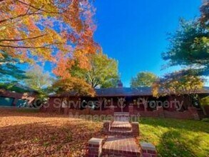 Building Photo - 615 E 101st Terrace