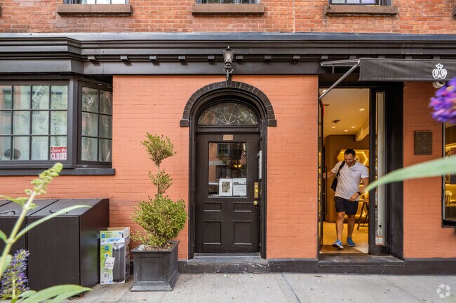 Entrance - 396 Bleecker St