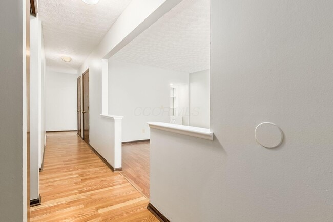 Foto del edificio - 898 Linworth Rd E