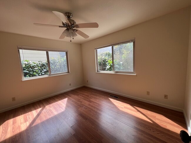 Foto del edificio - 557 Laine St