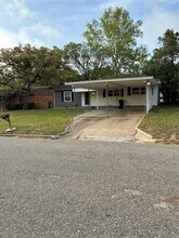 Building Photo - 810 Pecan St