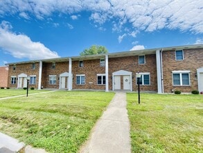 Building Photo - 1359 Chippewa Dr