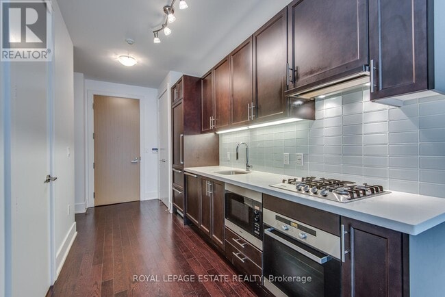 Building Photo - 39 Queens Quay E