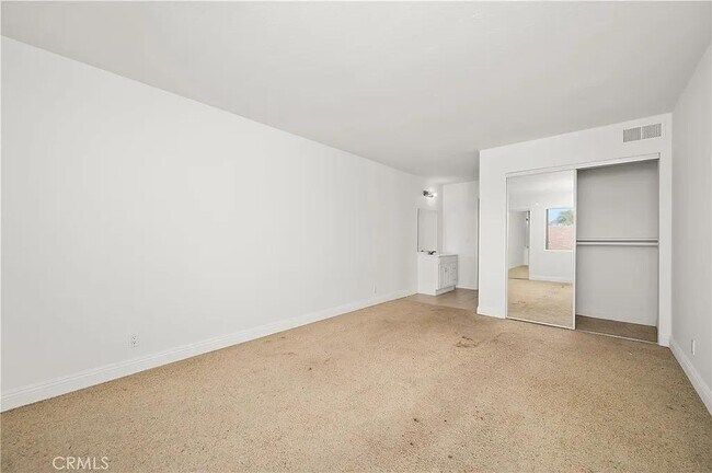 Building Photo - 278 N Wilshire Ave