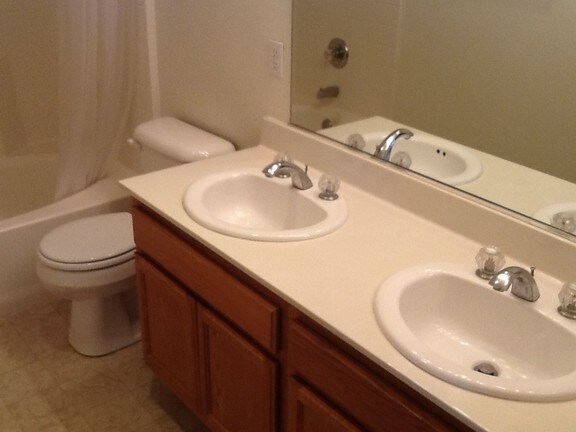 Building Photo - House For Rent in Stockton