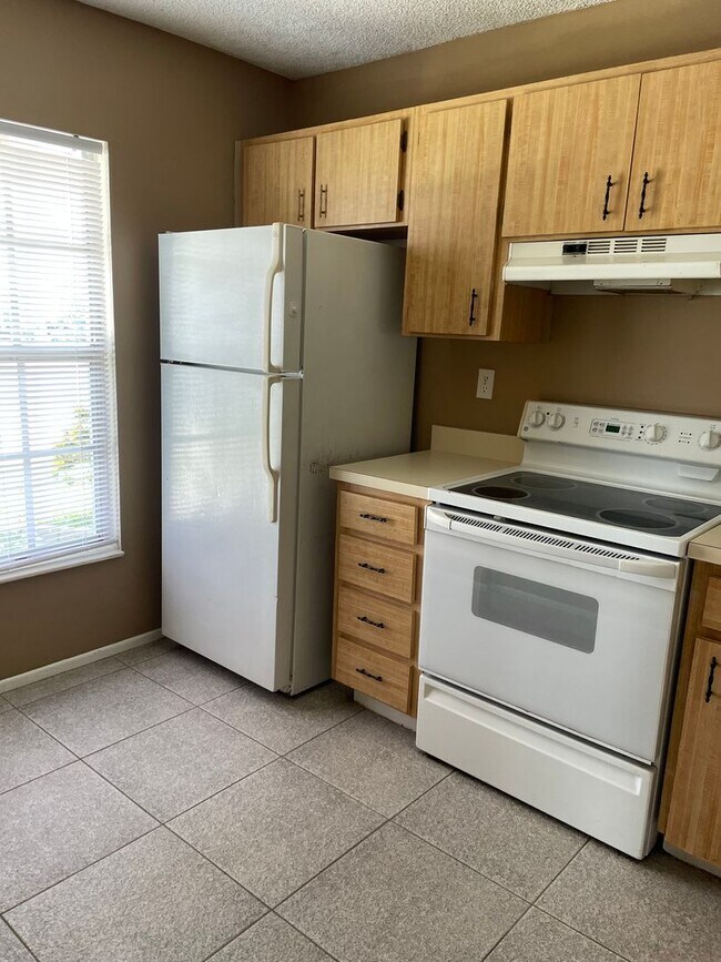 Foto del edificio - 2/2 available now!