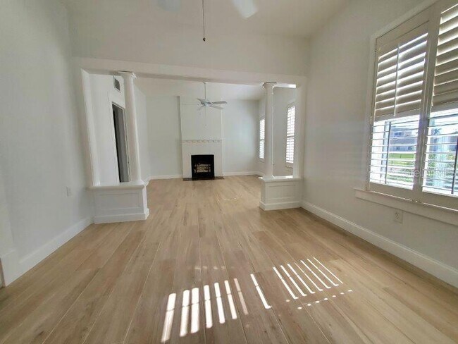 Foto del edificio - 461 W Marion Ave