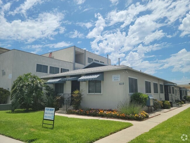 Building Photo - 619 S Grevillea Ave
