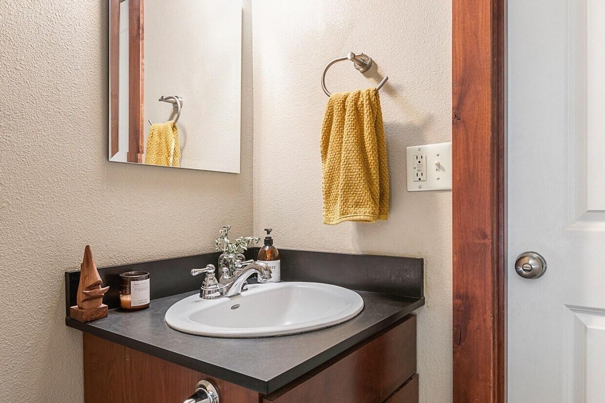 Primary Photo - CHECK OUT THIS LOVELY 2 BEDROOM, 1 BATH CONDO CLOSE TO DOWNTOWN BEND