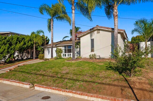 Building Photo - 2711 Deerpark Dr