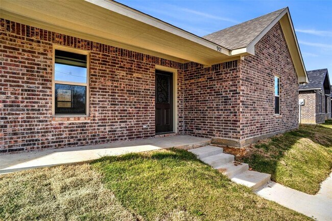Building Photo - 907 N Barrett Ave