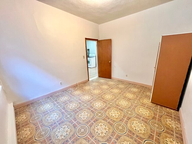 Building Photo - 84 N Margin St