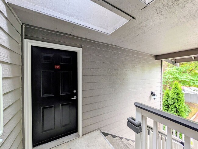 Building Photo - 15433 Country Club Dr