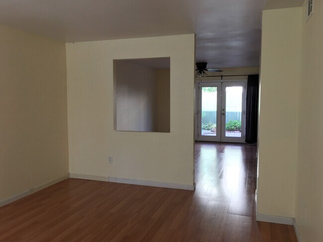 Foto del edificio - Four Bedroom Two Story Townhome in La Mesa!!!