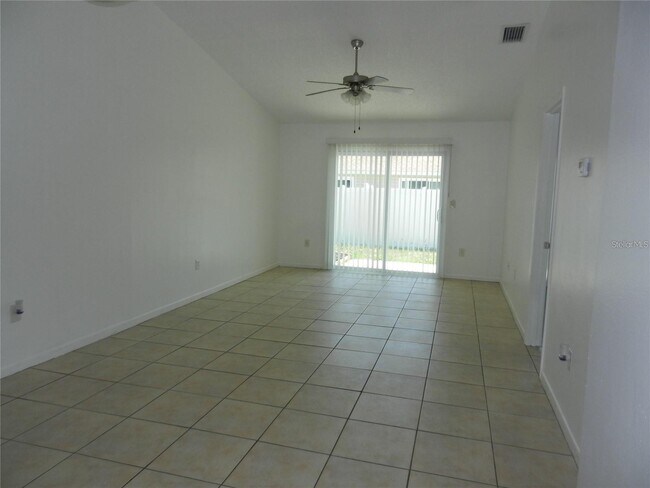 Building Photo - 1893 10th Ct