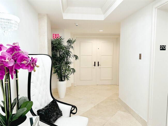 Building Photo - 17555 Collins Ave
