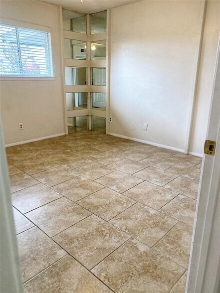 Building Photo - 5670 Birchmont Dr