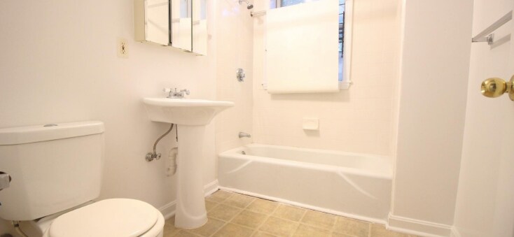 Building Photo - 17 Centre St