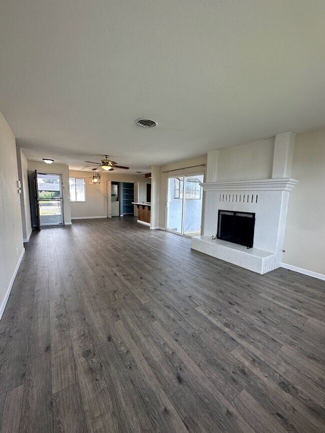 Building Photo - New exterior paint!  LVP flooring! Large y...