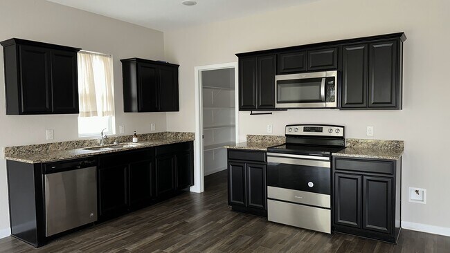 Photo - 421 Waterline Dr House