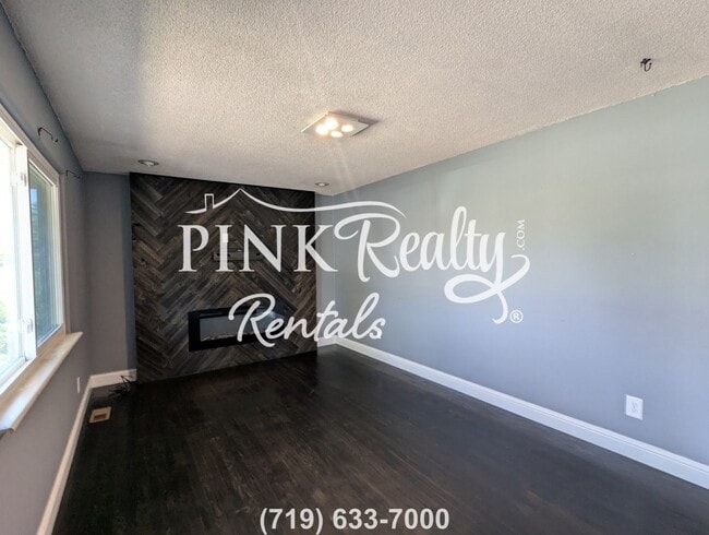 Building Photo - 2534 Ivanhoe Dr