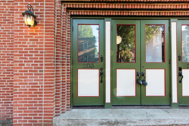 Foto del edificio - 2401 S 12th St