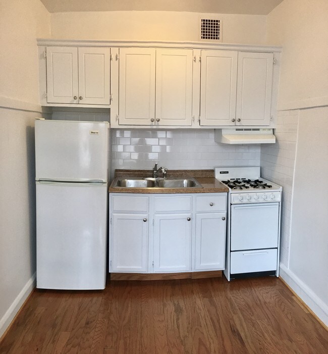 The Kitchen - 5727 N Winthrop Ave
