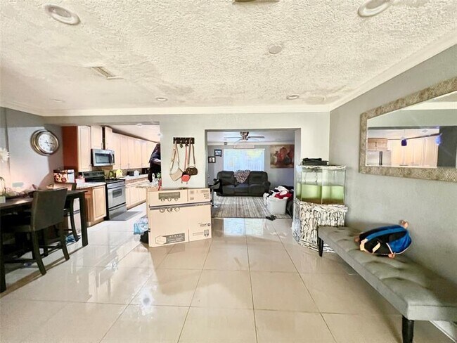 Foto del edificio - 7207 SW 5th St