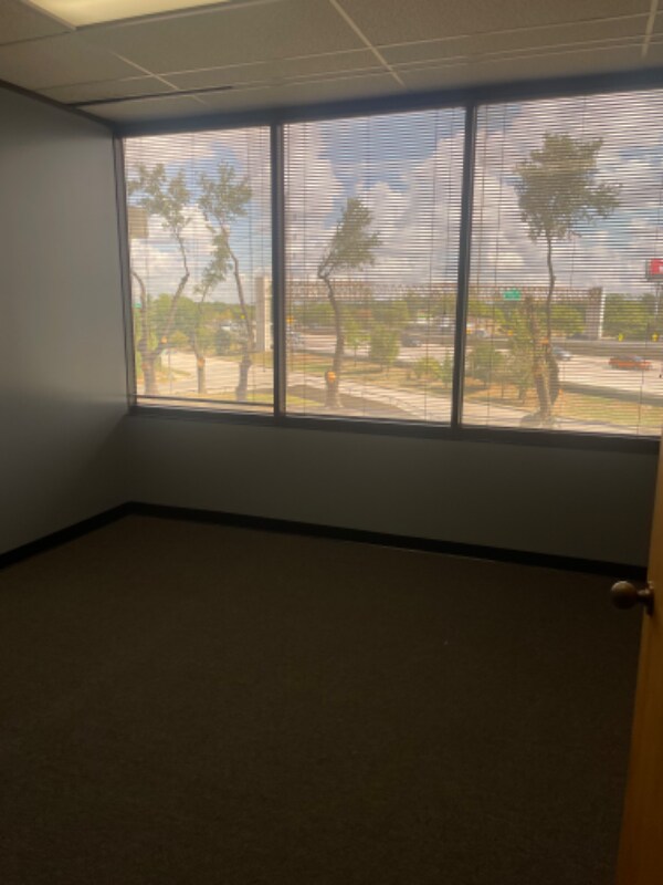 Building Photo - 550 Greens Pkwy