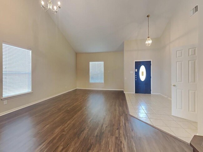 Building Photo - 2718 Argos Dr