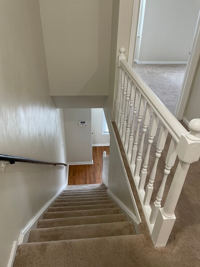 Building Photo - 1542 Jameson Dr