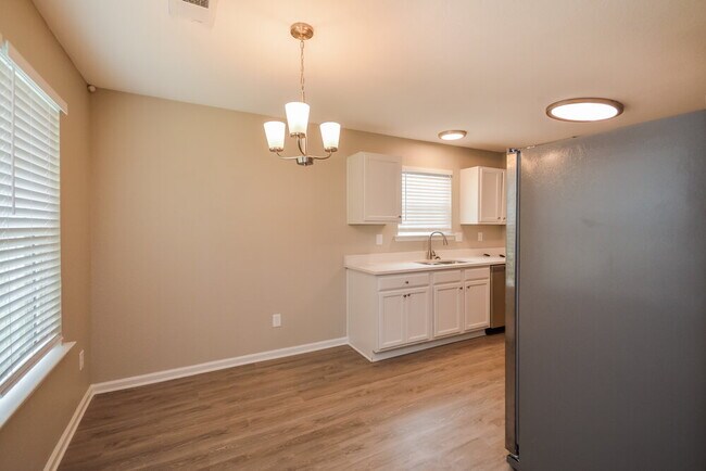 Foto del edificio - 150 Creek Way