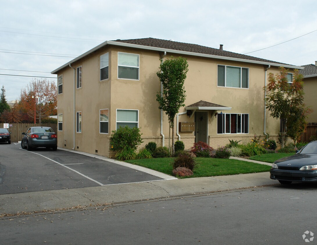 Building Photo - 872 Park Dr