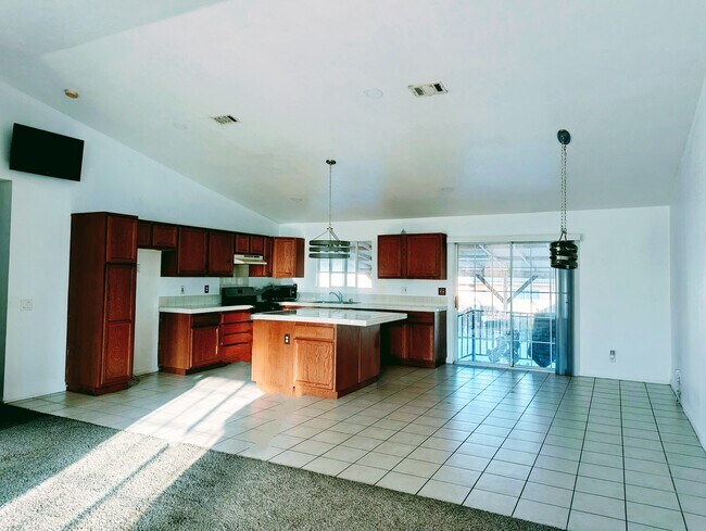Building Photo - 14586 Manzanillo St