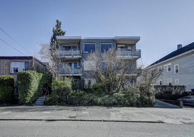 Building Photo - Charming 1-Bedroom in Capitol Hill – Flexi...