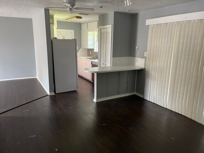 Foto del edificio - 3506 Red Bud Ln