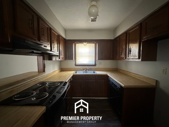 Building Photo - 1501 Timber Line Cove